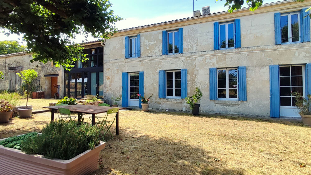 Charentaise de 220 m2, 5 chambres, dépendance, possibilité de gîte ou espace pro Port-d'Envaux