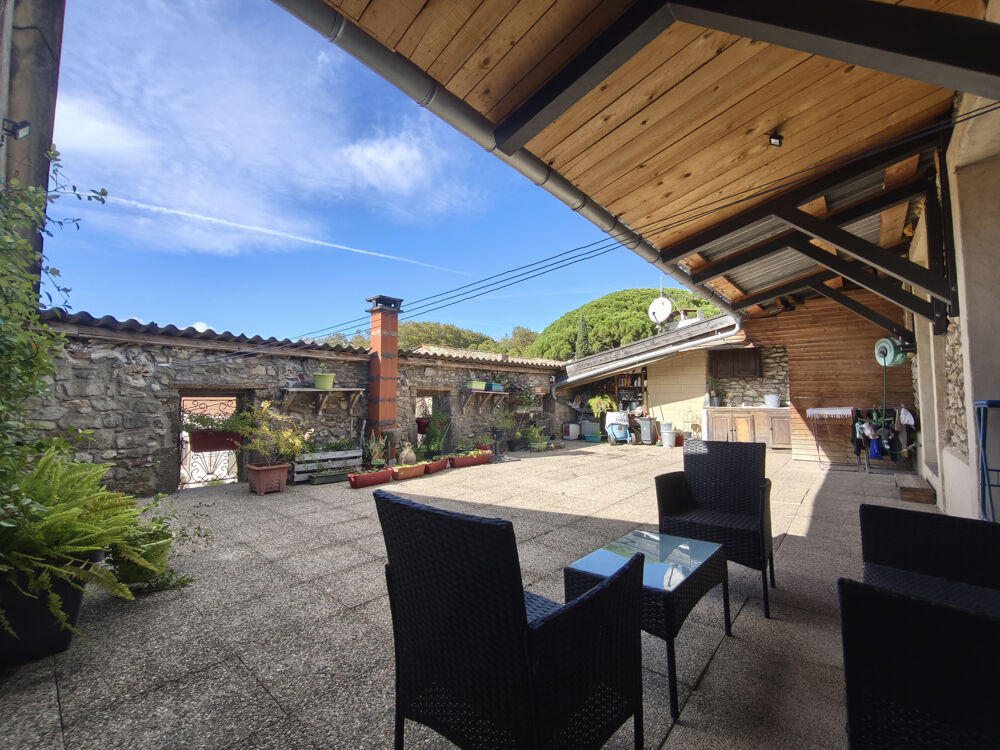 Vente Maison Maison vigneronne T6 de 200m2 avec terrasse et garage Adissan