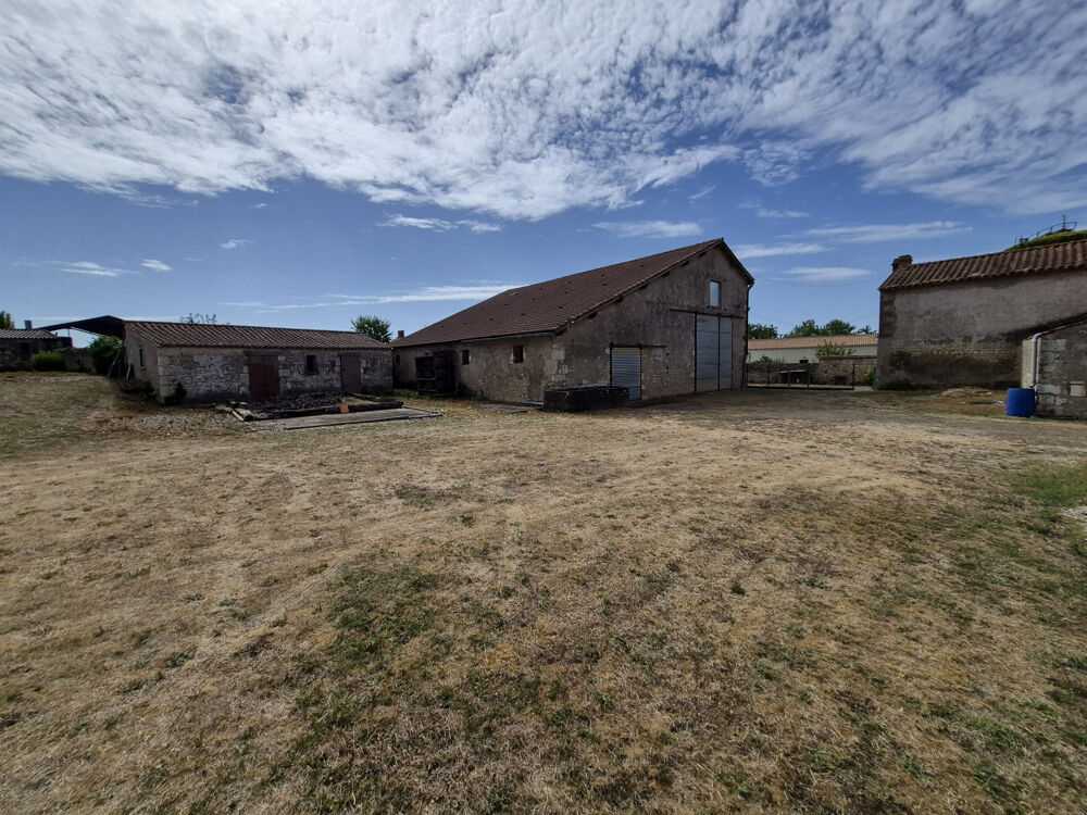 PROPRIÉTÉ EN PIERRE À RÉNOVER 2 009 M2 DE TERRAIN CONSTRUCTIBLE NOMBREUSES DÉPENDANCES