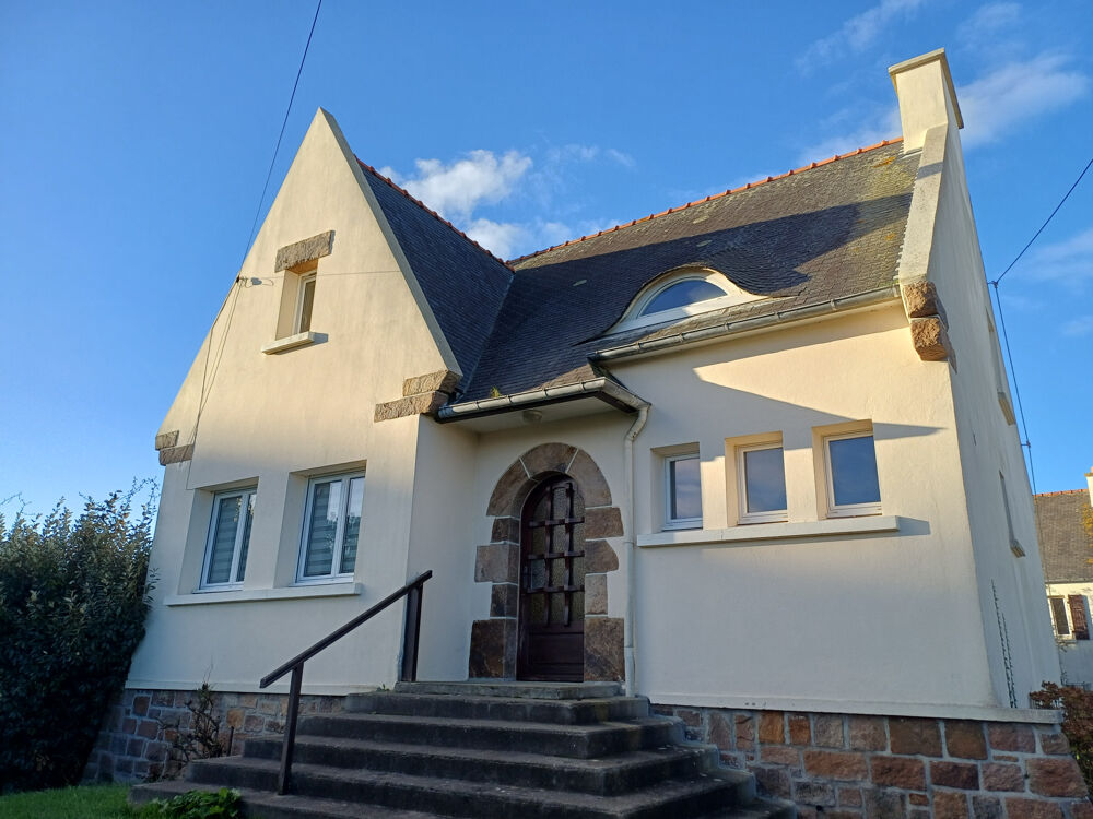Plougasnou, le Diben, maison 4 chambres sur 670 m2 de terrain, sous sol total.