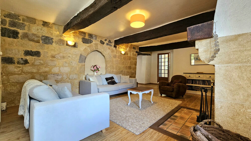 MAISON T4 - 145M2 EN COEUR DE VILLAGE AVEC COUR DE 145M2 / PROCHE MEZIN