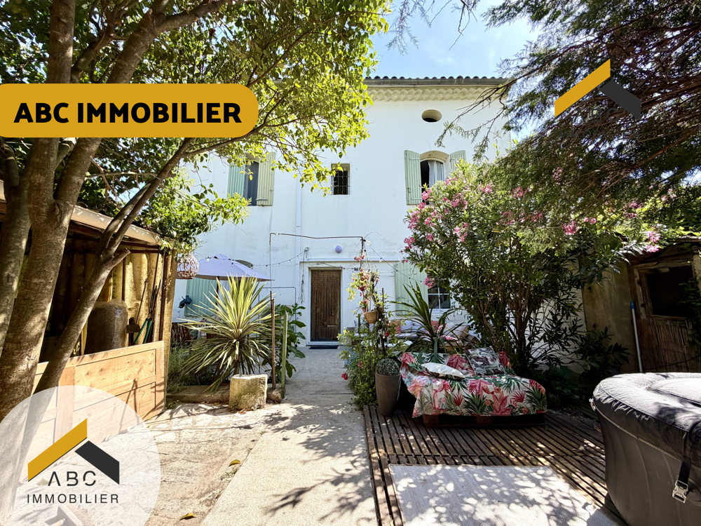 Maison rénovée de 3 chambres avec jardin
