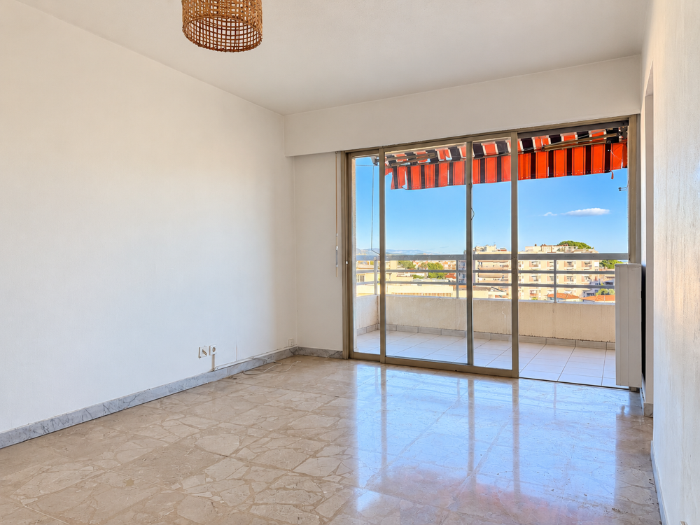 Vente Appartement STUDIO DERNIER ETAGE AVEC TERRASSE VUE MER   PROCHE COMMERCES ET PLAGES Cagnes sur mer