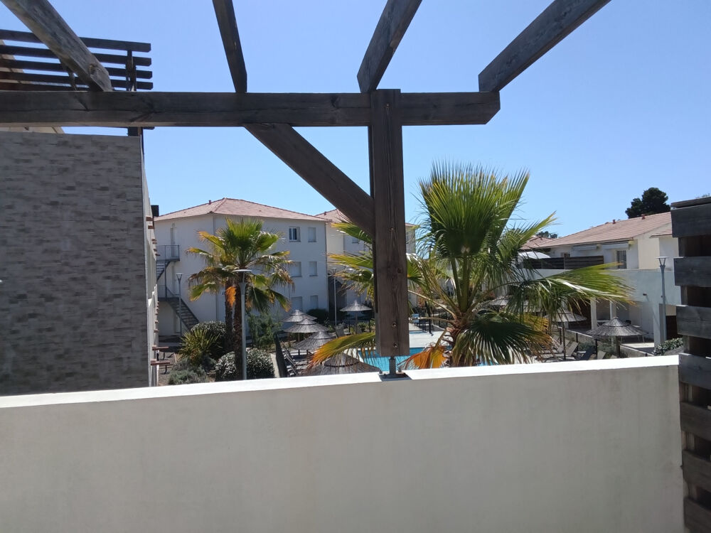 STUDIO avec Terrasse dans résidence bord de mer