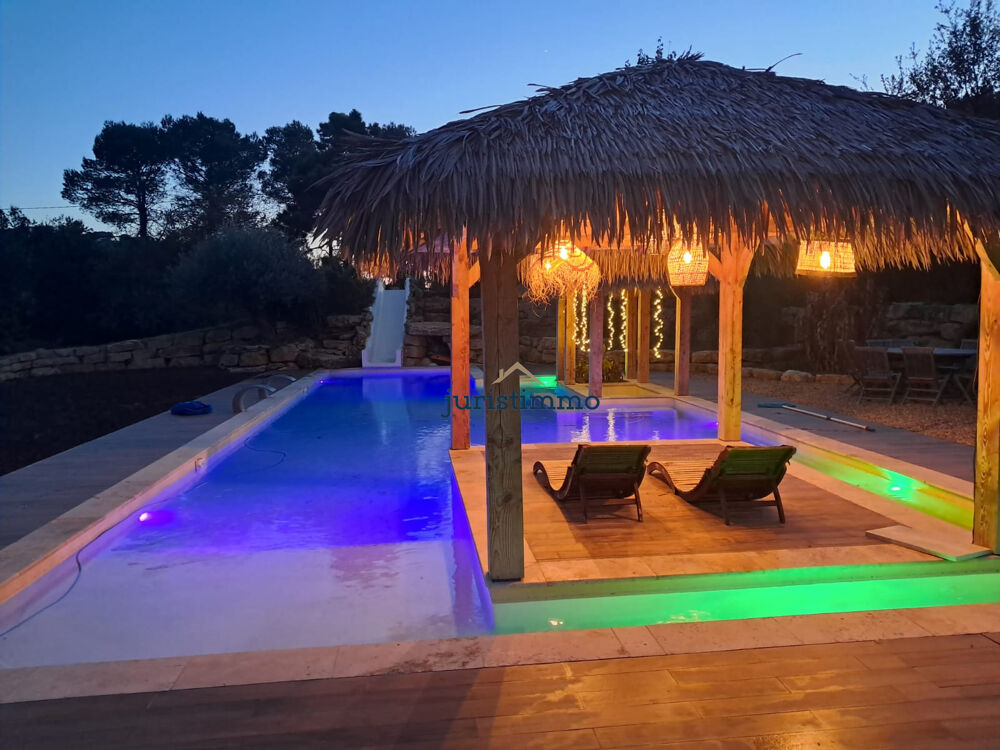 SPLENDIDE PROPRIETE D'ARCHITECTE SUR 10 000m2 AVEC PISCINE ET JARDIN EXOTIQUE