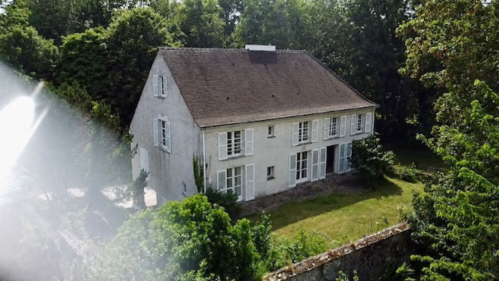 PROPRIETE DE PRESTIGE - 341 m2 - 13 pièces / 6 chambres - Sous-sol total - Lot à bâtir possible - Centre-ville