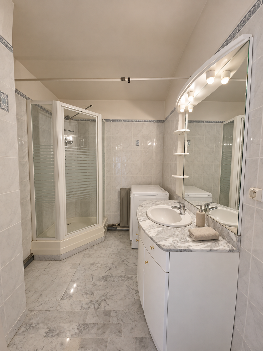 Vente Appartement SAINT-ÉTIENNE   TRÉFILERIE T3 LUMINEUX DE 70,44 M2, GARAGE, PLACE DE PARKING ET CAVE   75 000 € St etienne