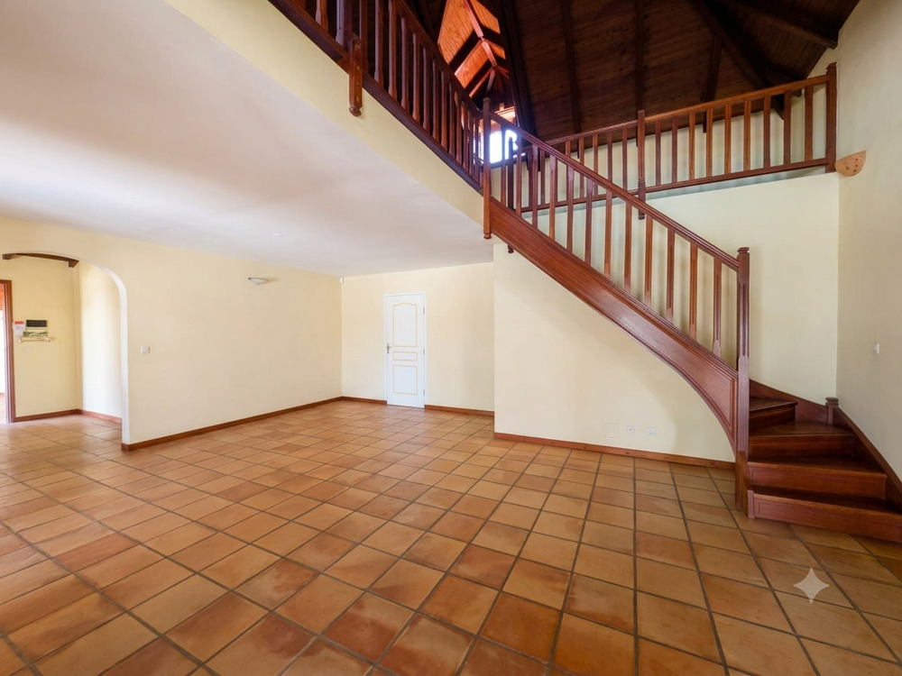 Villa familiale avec piscine à vendre à Baie-Mahault Secteur Plaisance, Guadeloupe