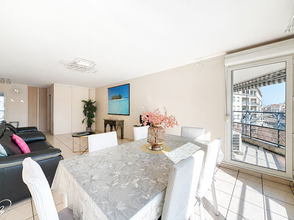 Villeurbanne Appartement T4 90 m2 avec balcon et garage