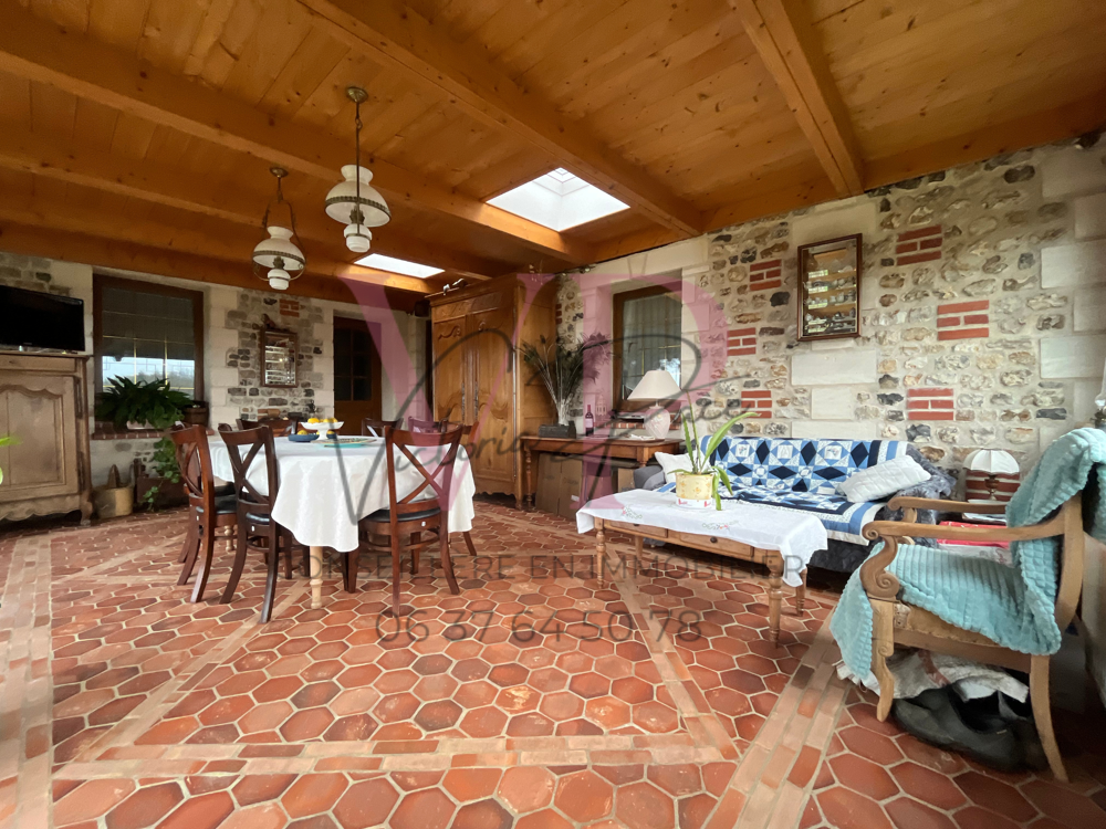 MAISON TRIQUEVILLE - PROXIMITÉ PONT AUDEMER - 145 M2 - UN GARAGE - 4 CHAMBRES - TERRAINS 2239 M2
