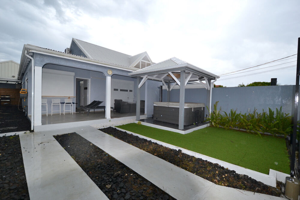 Location Maison Villa T3 moderne meubl�e jacuzzi Sainte anne
