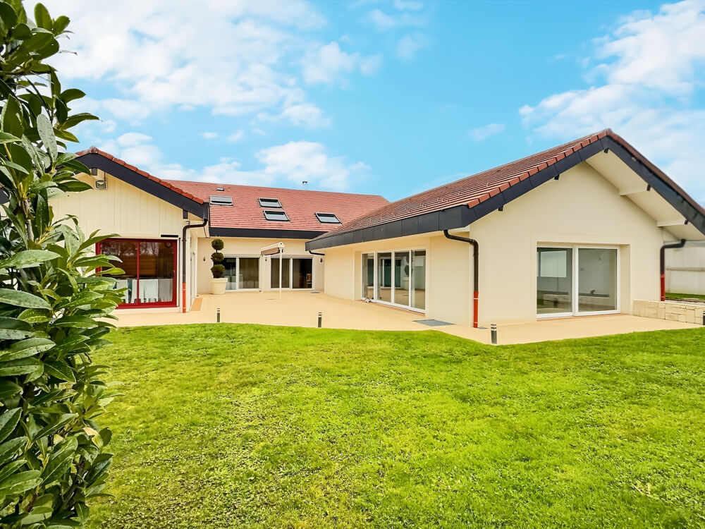 Proche de Genève : Magnifique Villa de 500m2 avec piscine intérieure et appartement indépendant