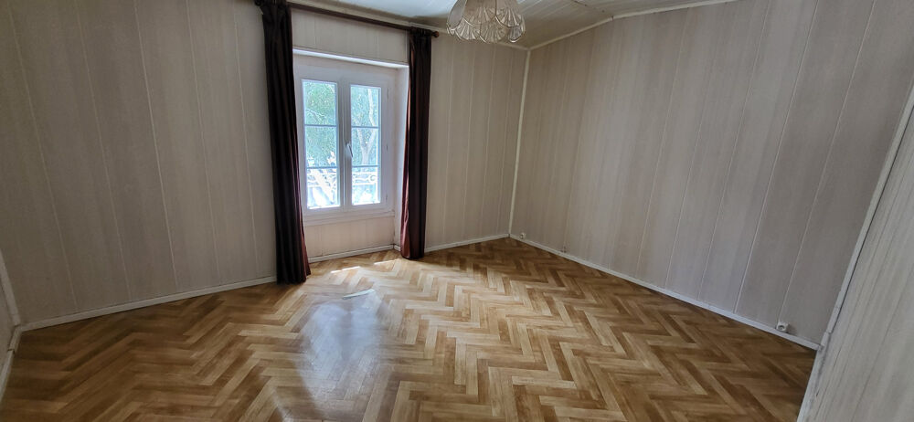 Maison de village rdc commercial avec 2 niveaux d'habitation