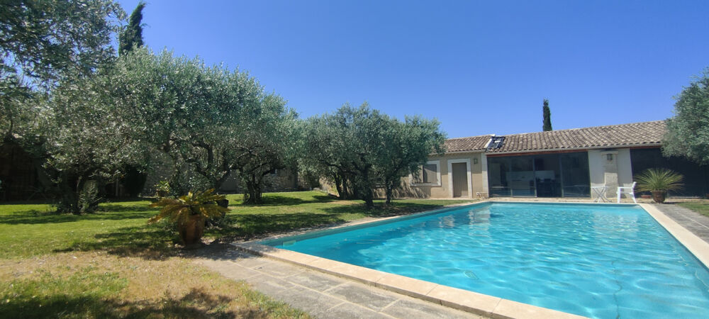 Vente Maison Au cœur d'Eygalières, superbe propriété en pierre avec dépendances et piscine Eygalieres