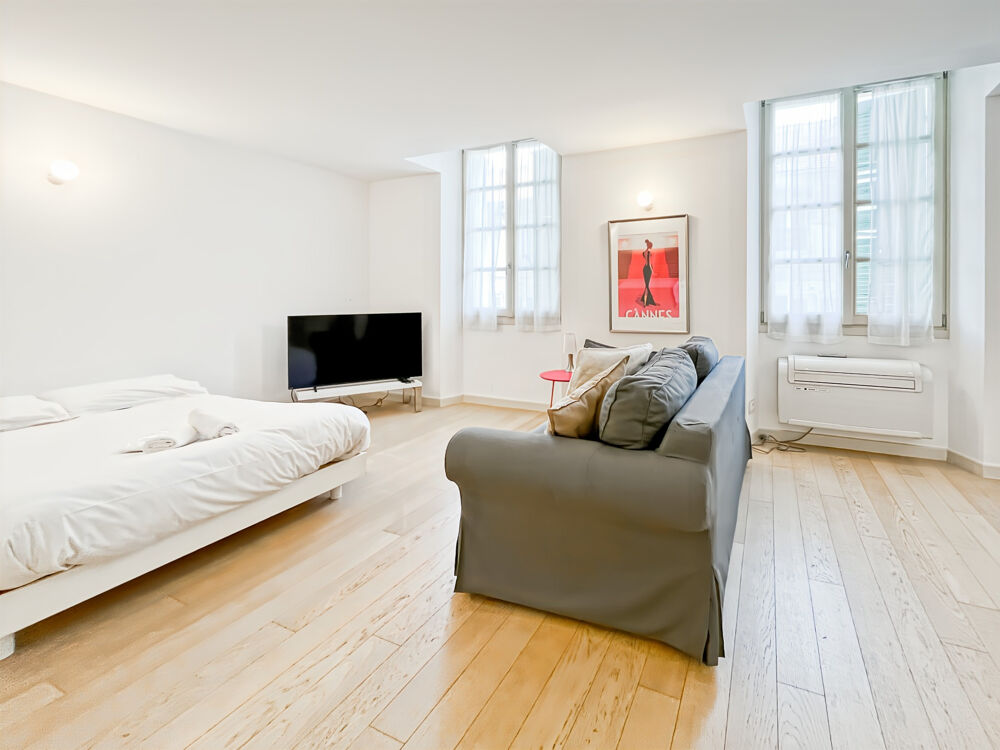 Très beau studio au 3ème d'un très bel immeuble