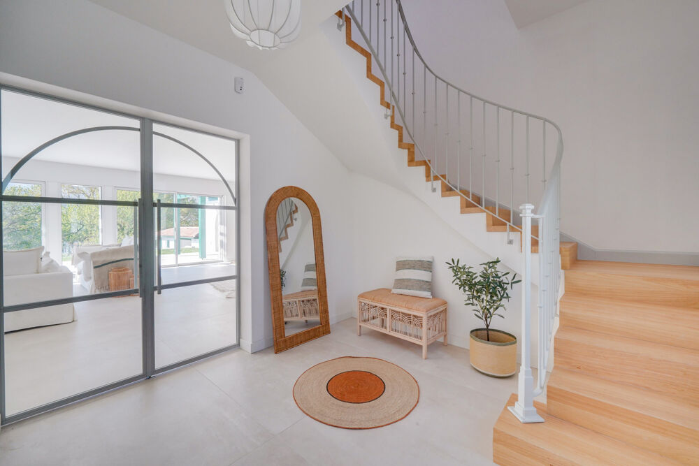 Vente Maison Maison 9 pièces en R+1 d'environ 330m2 avec studio, piscine et garage sur parcelle de 8475m2 Urrugne