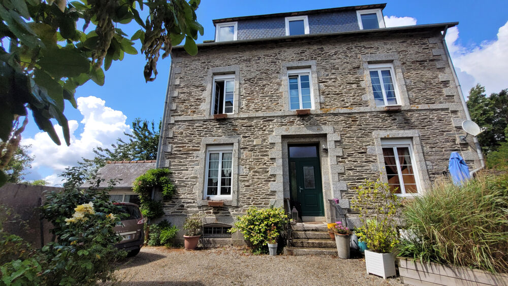 Maison en pierre, centre de Corlay (22320)