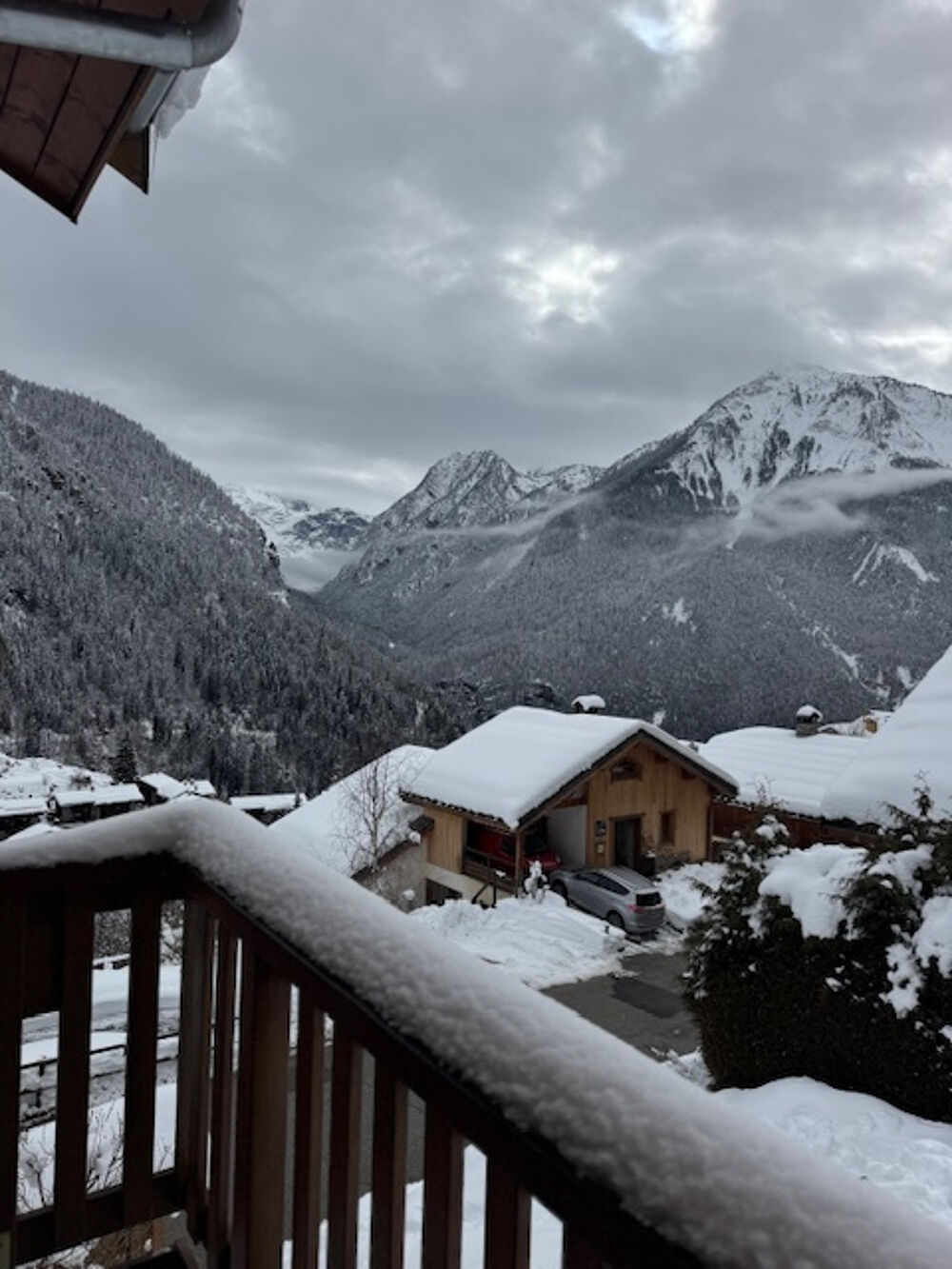 ACHAT-VENTE APPARTEMENT 4 piéces -Emplacement de Parking privatif couvert cave- vue exceptionnelle - 73350 CH