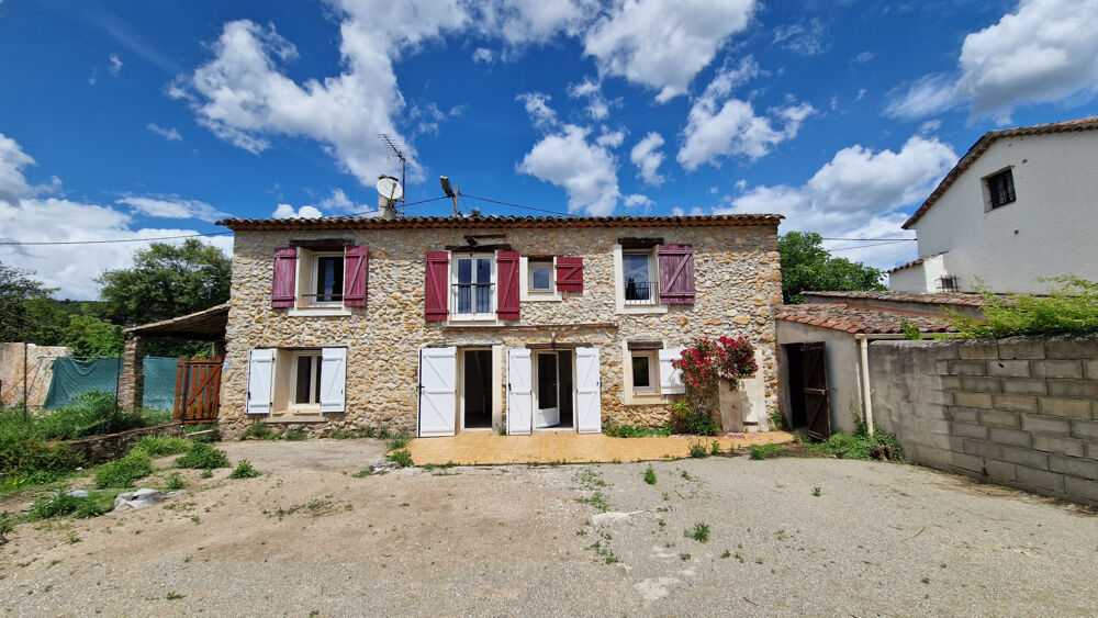 Bastide en pierre, 3 pièces 2 chambres avec jardin, à deux pas du centre de Lorgues...