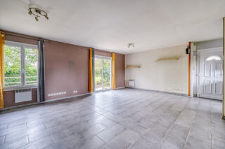 Vente Maison Maison 5 pièces de 98m2 sur parcelle de 878m2 St seurin de cursac