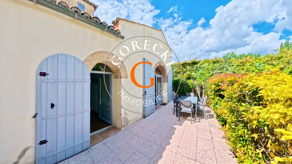 UZES à pied, maison avec terrasse