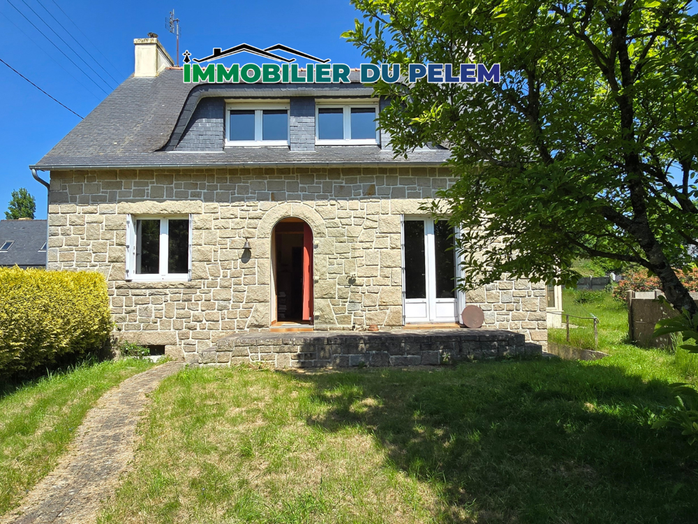 Maison de 122 m2 avec véranda, sous-sol et deux cheminées ouvertes LANRIVAIN (22480)
