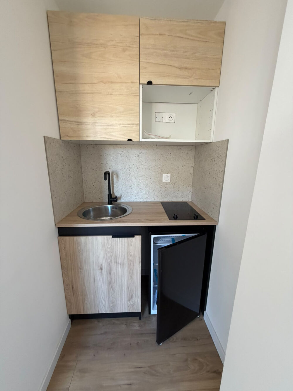 Location Appartement Studio meublé neuf   Dernier étage   Climatisation   Belle vue Marseille 6