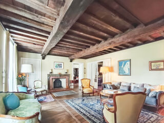  Maison  vendre 8 pices 320 m