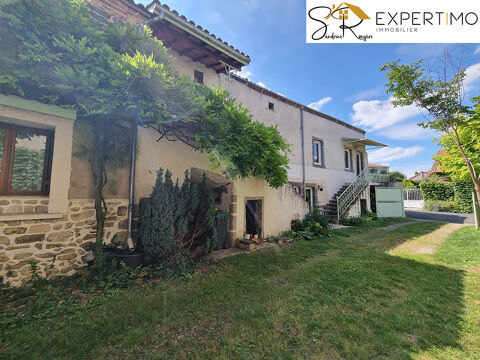   Maison d'habitation de 153 m2 et grange de 80 m2 sur terrain clos et arbor de 1453 m2. Maison - 6 pice(s) - 153 m