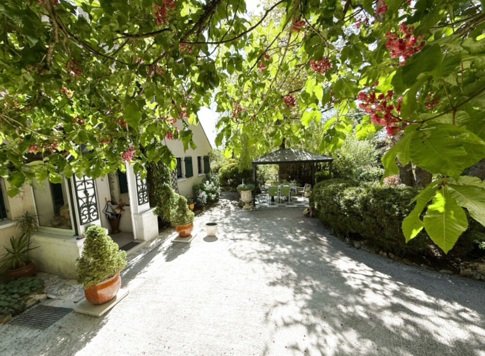 Vente Maison Maison familiale année 1992 - 251m2 - sous-sol total - 2 chambres de plain pied - 1799m2 de terrain paysagé La ferte sous jouarre