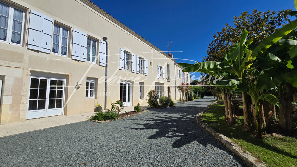 à vendre  Propriété/château Rochefort (17300)