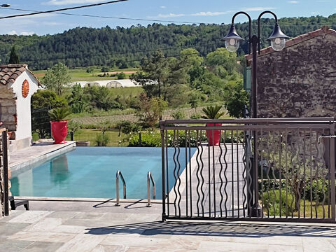 Vente Maison Les Vans 6 km. Grand mas du 16e avec 5 apparts sur 1,3 hectares pour 30.960 � de revenus locatifs annuels. Les vans