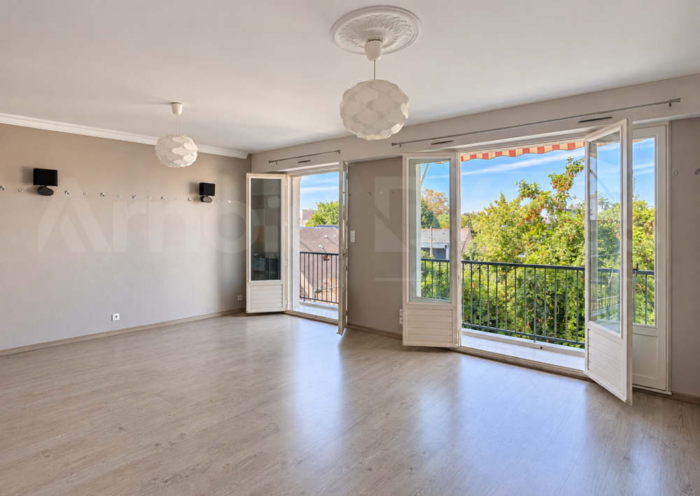 Rue de Châteaugiron - Grand T5 lumineux, 2 balcons, parking, cave, gare à 10 minutes