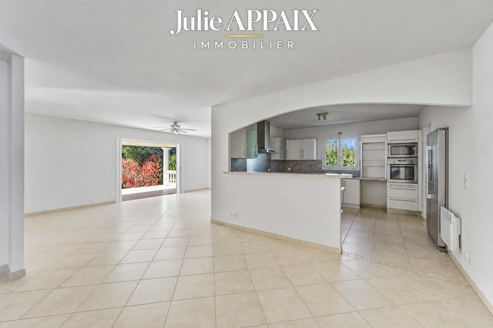 Vente Maison SUPERBE VILLA INDIVIDUELLE AVEC PISCINE ET GARAGE Saint-raphaël