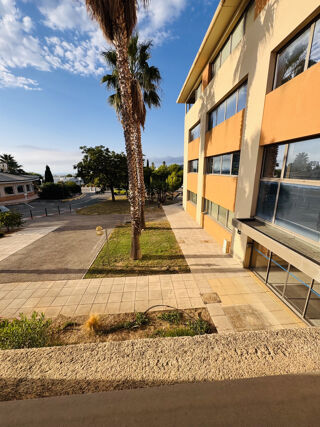   Bureaux divisibles sur 2 niveaux dans un batiment entier vue mer La ciotat