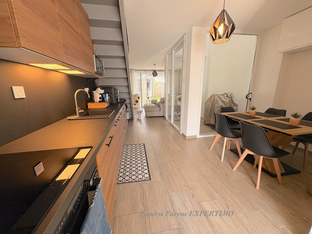 Maison de 85m2 avec dépendance de 15m2, jardin et deux places de parking.