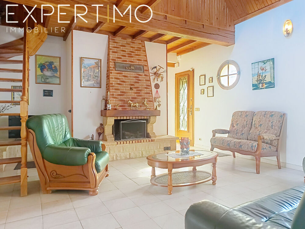 Vente Maison Maison avec garage et terrasse de plus de 30 m Rue