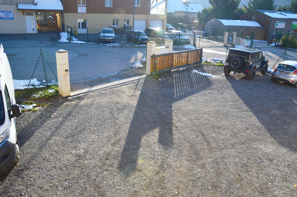 Vente Immeuble BÂTIMENT artisanal + APPARTEMENT T5 + PARKINGS Monestier de clermont