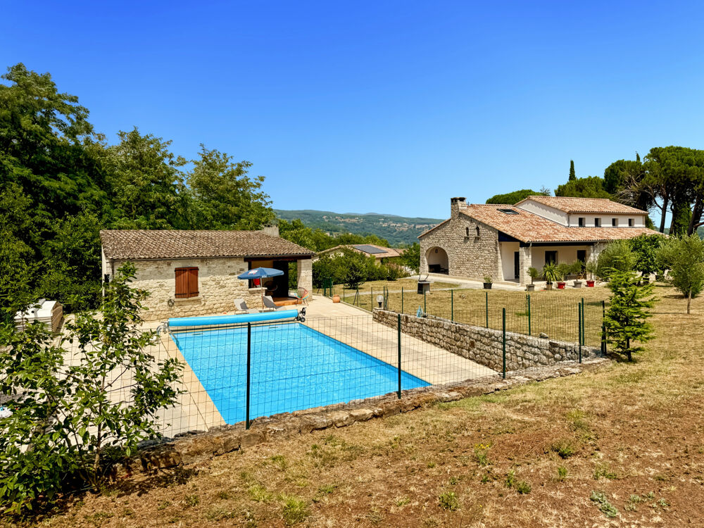 Vente Maison Superbe Maison en Pierre   Entièrement Rénovée   6 Chambres   Piscine   124 m2 de Garage & Ateliers   Terrain Joyeuse