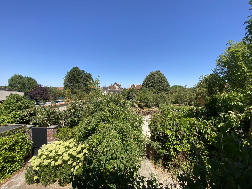 Vente Maison VERSAILLES CHANTIERS limite PORCHEFONTAINE  Maison 126 m2 plus un grand sous-sol aménagé, 1 place de parking Versailles