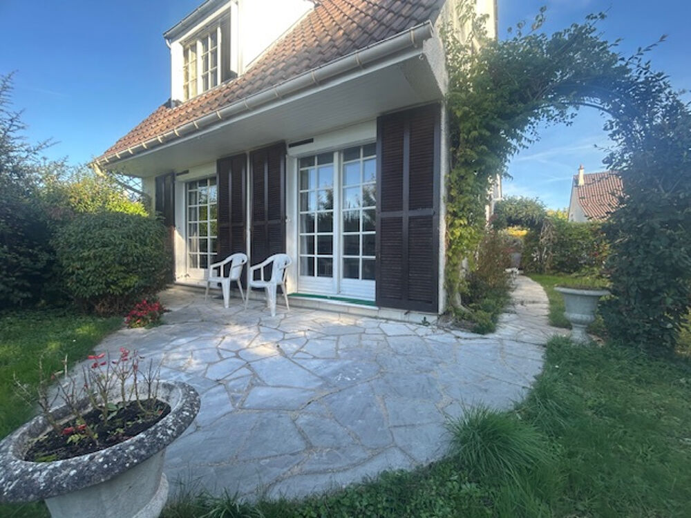 Vente Maison BREUILLET - PORT SUD - MAISON FAMILIALE F6 - 120 M2 - JARDIN ET LAC Breuillet