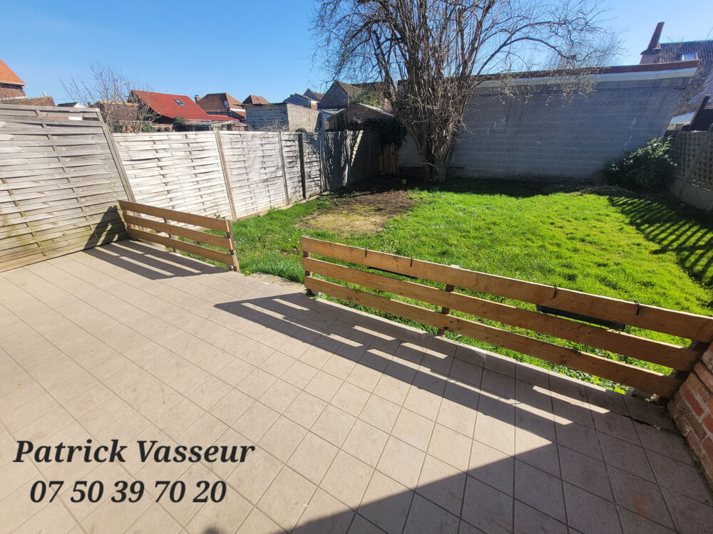 maison en retrait de rue , 3 chambres , jardin, garage