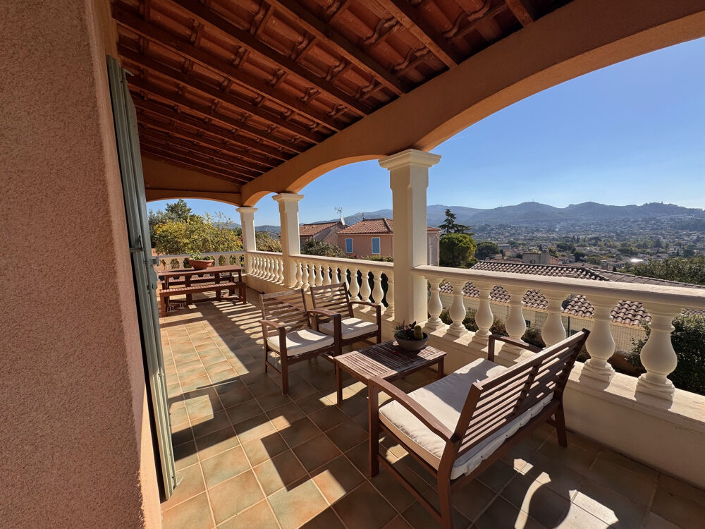 Exclusivité Belle villa de 250 m2 au calme 4 chambres vue dégagée.