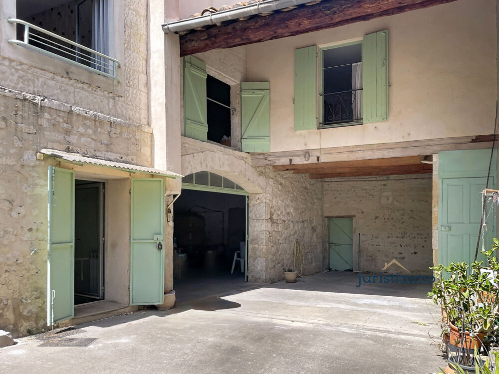 Rare sur Bellegarde. Maison de village avec extérieur.