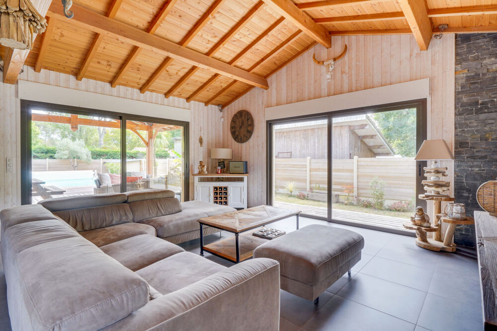 Vente Maison Maison 5 pièces de 126m2 habitables avec piscine et terrasse couverte sur parcelle de 800m2 Lege cap ferret