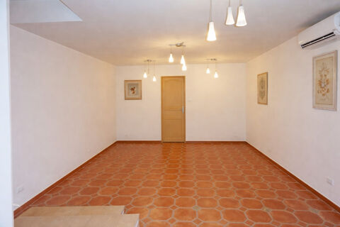 D&eacute;tails : <br>Mode de chauffage : AUTRE <br>Type de c... 69000 30700 Uzes