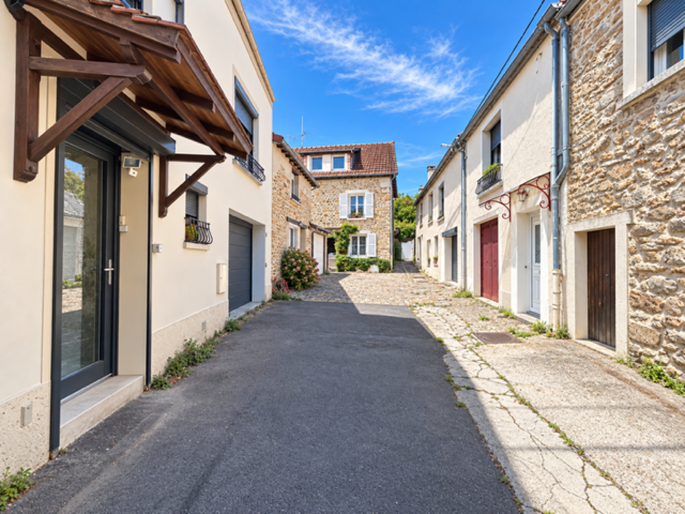 MARCOUSSIS - MAISON RÉNOVÉE DE TYPE F4/5 - 95 M2 HABITABLES - GARAGE - EXCELLENT ETAT