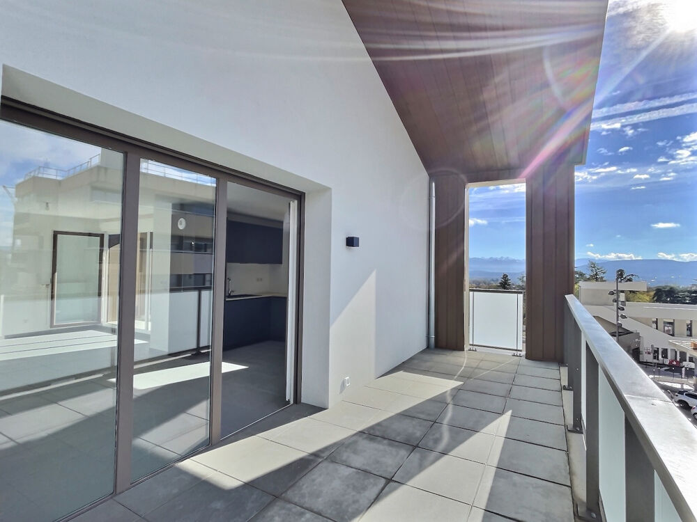 Appartement dernier étage avec trois chambres et deux terrasses - DEUX GARAGES