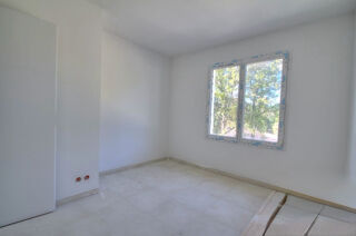  Maison 4 pi�ces 77 m� Auribeau sur siagne