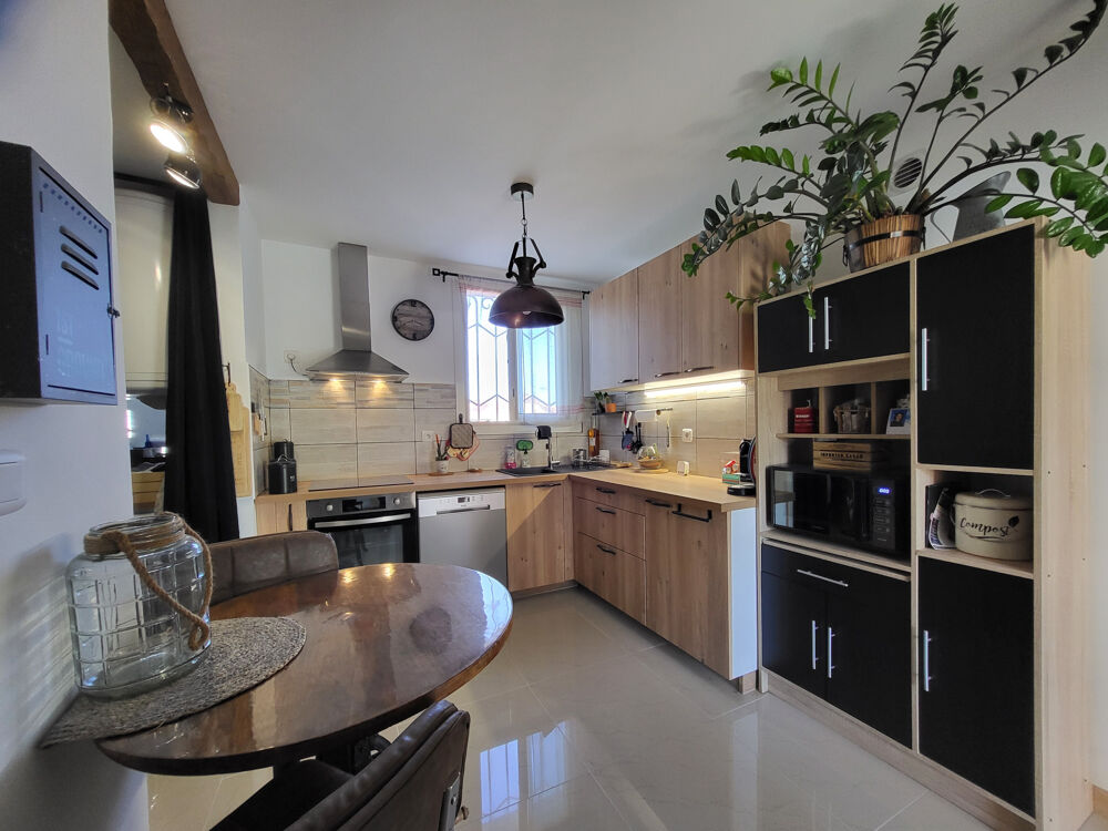 Vente Appartement APPARTEMENT 4 PIECES TRAVERSANT 71M2 ENTIEREMENT RENOVE Martigues